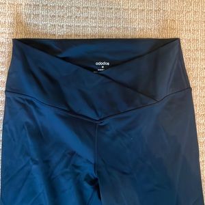 Black leggings with cross cross waistband